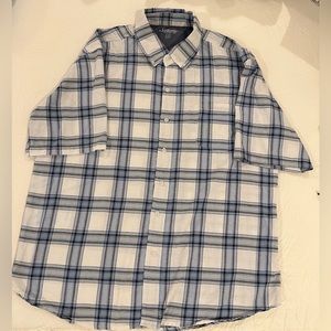 Mens Stillwater Supply Company plaid Blue and White Short Sleeve Shirt. XXL.